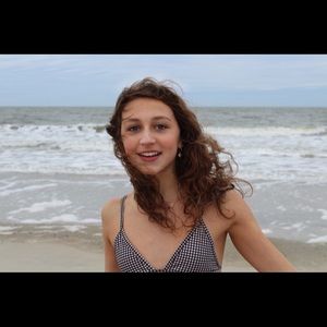 Meet your Posher, Elizabeth